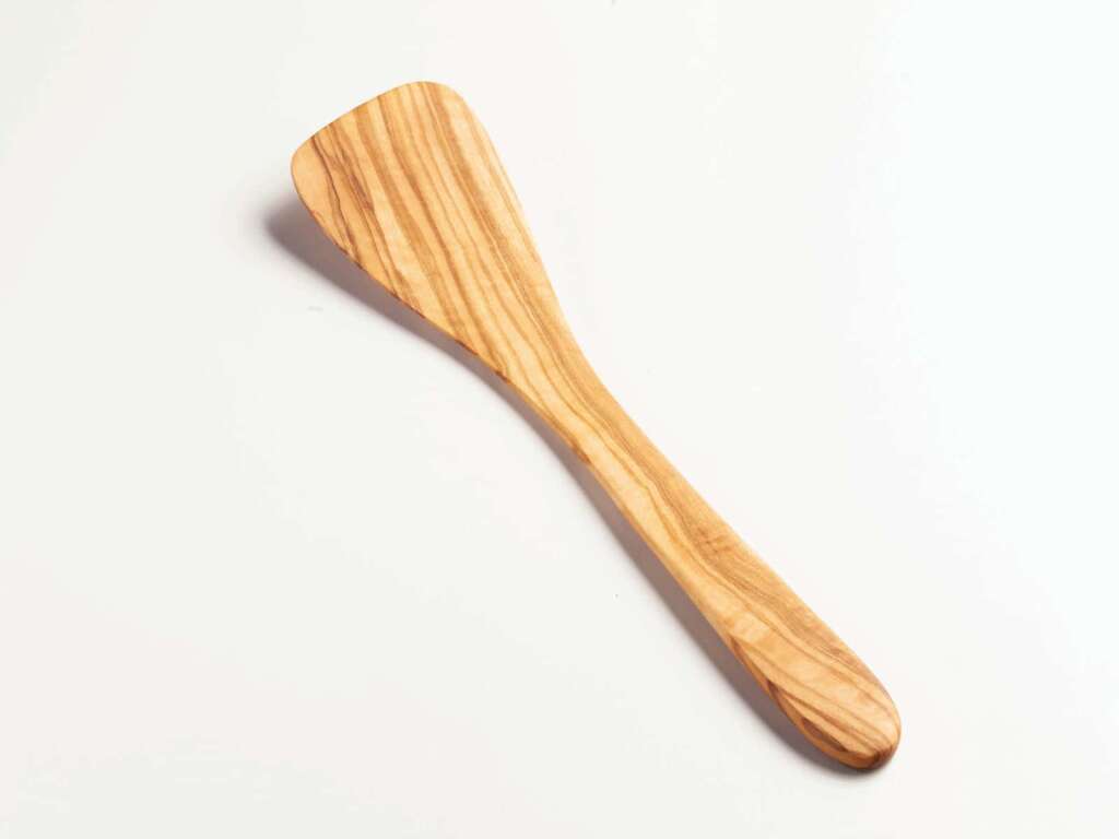 Curved spatula