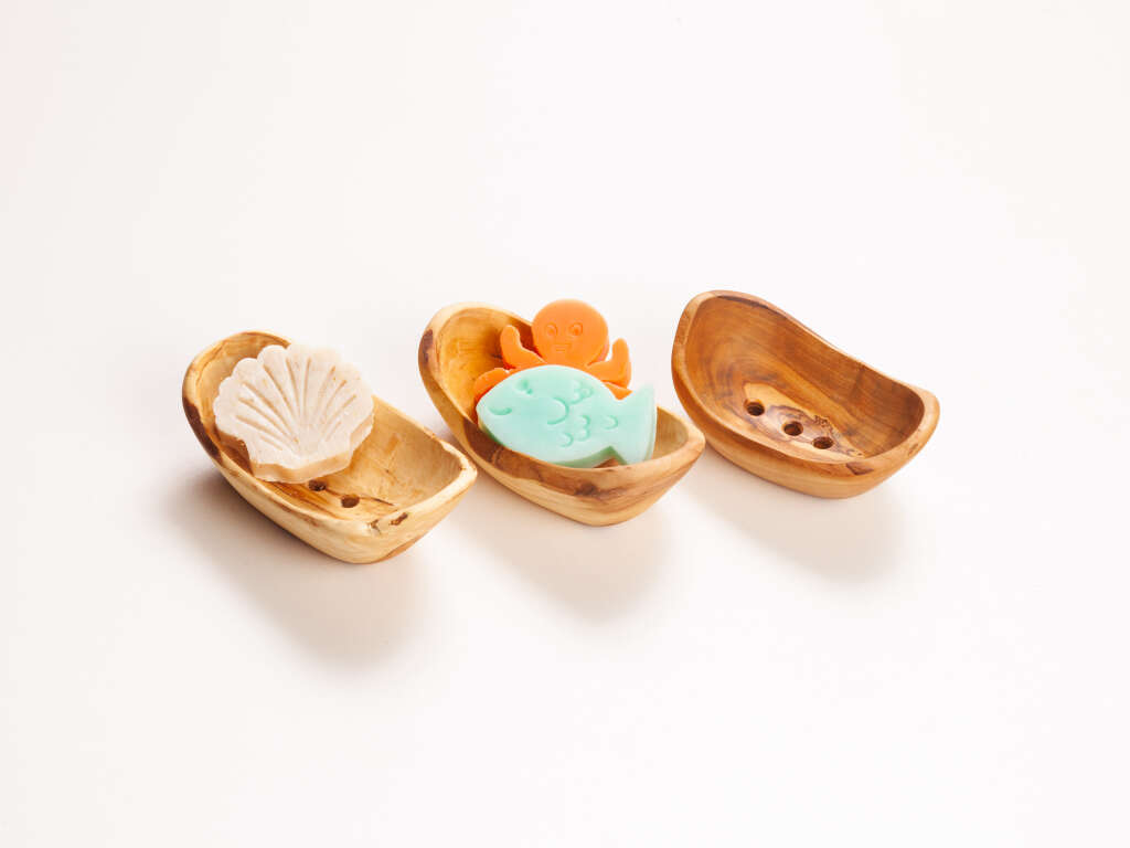 Rustic soap dish with drainage holes, approx. 11–14 cm